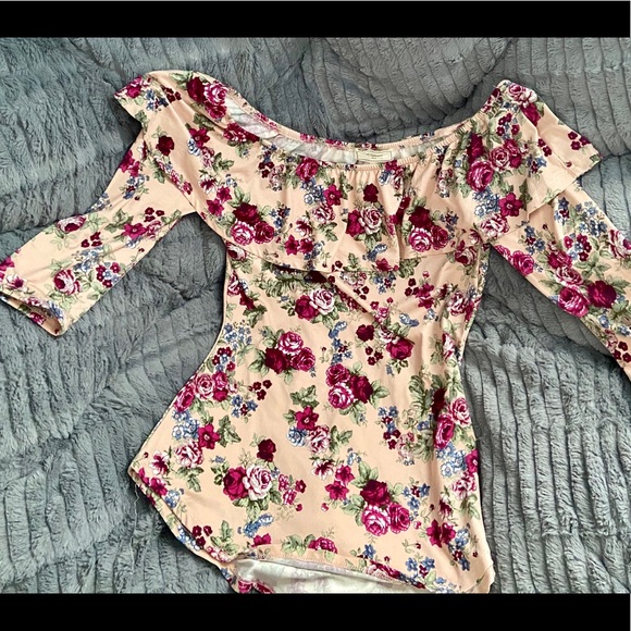 Sold ✨Floral shirt - Picture 1 of 1